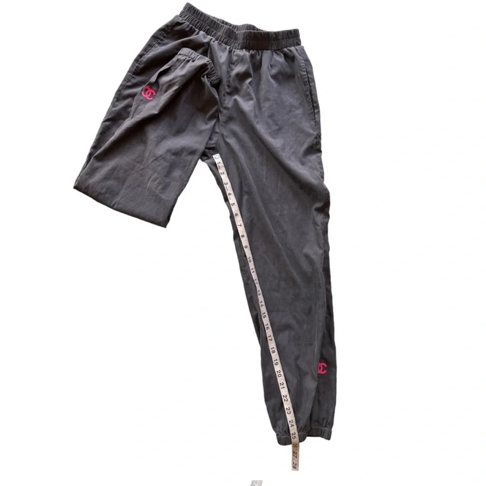 SOLD ❌ Chanel Dark Grey Joggers Pink CC Logo - Picture 7 of 15